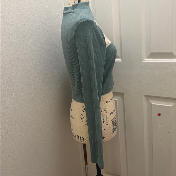 NWOT-Cutout Front Rib-knit Crop size L- 8/10 - Picture 7 of 8